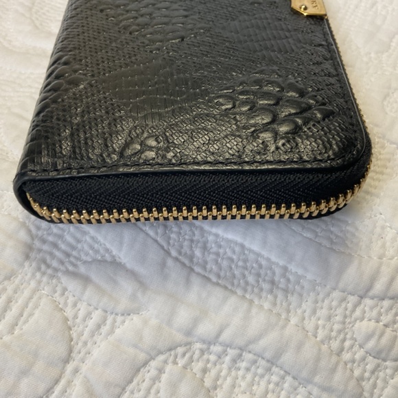 Burberry Embossed Check Signature wallet - Picture 13 of 16